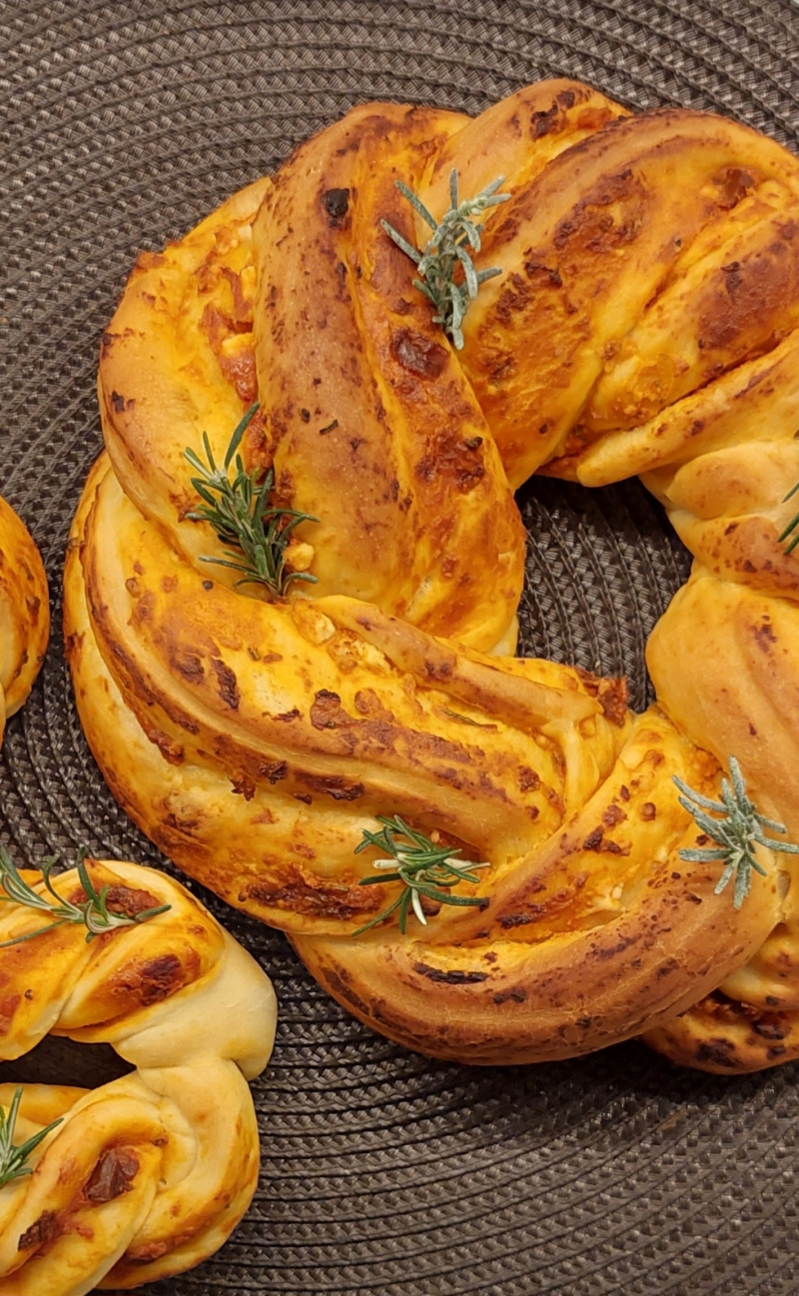 Babka με λιαστές ντομάτες | Kids Cooking Club