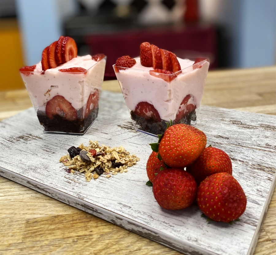 Frozen Yogurt Cake με Φράουλες | Kids Cooking Club