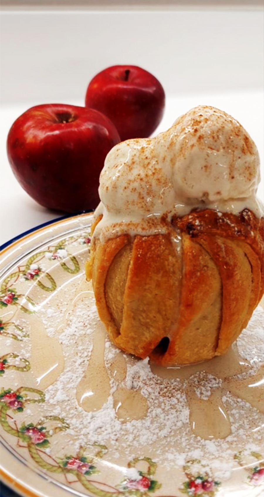 Ψητά μήλα σε ζύμη brioche και γρηγορο παγωτό Frozen Yogurt | Kids Cooking Club