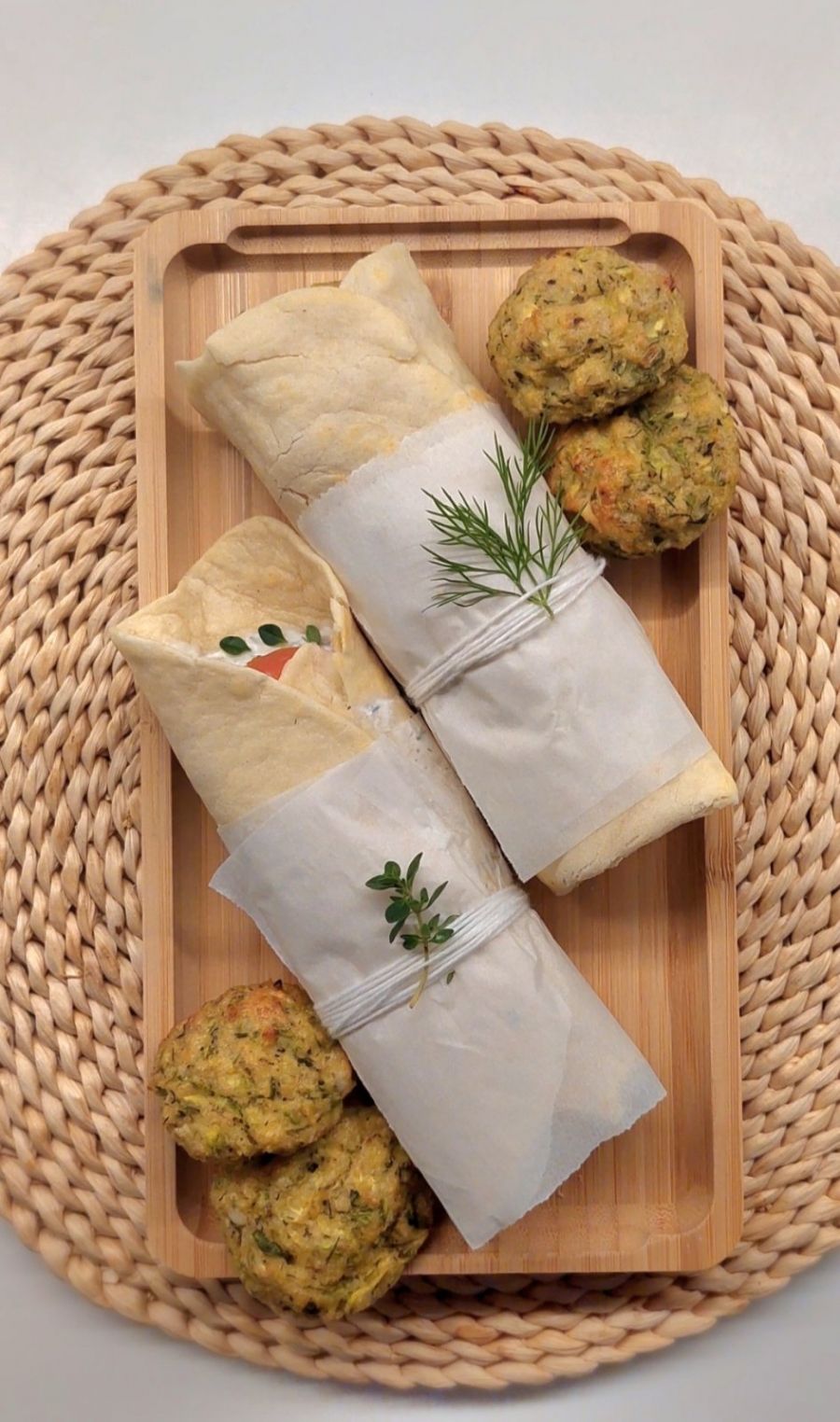 Tortilla wraps με κολοκυθοκεφτέδες και sauce γιαουρτιού | Kids Cooking Club