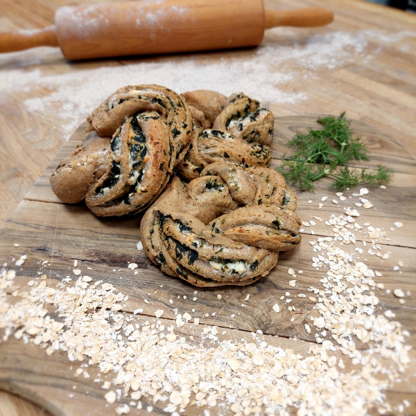 Κουλούρι Babka με βρώμη, mousse φέτας και σπανάκι