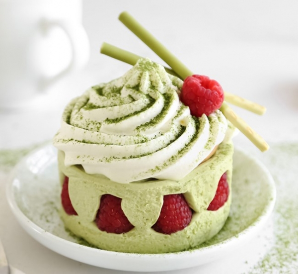 Matcha cream cake