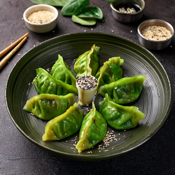 Gyoza από σπανάκι με κοτόπουλο και λαχανικά